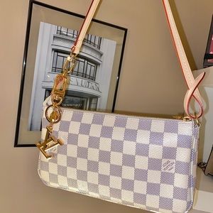 Louis Vuitton pochette accessories damier azur